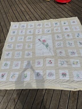 Vintage Hand-Embroidered 50 State Flower Quilt - Cream and White